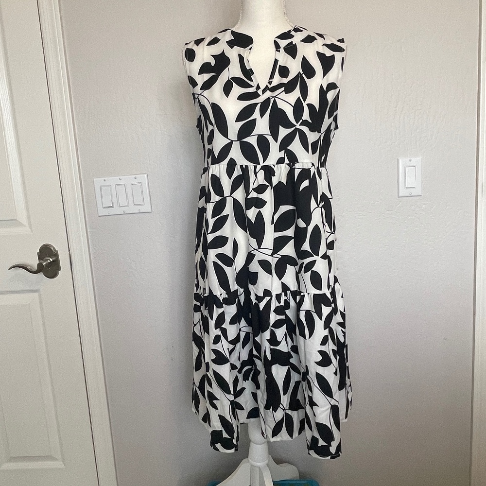 Women's Notched Neck Tiered Dress - Size Medium